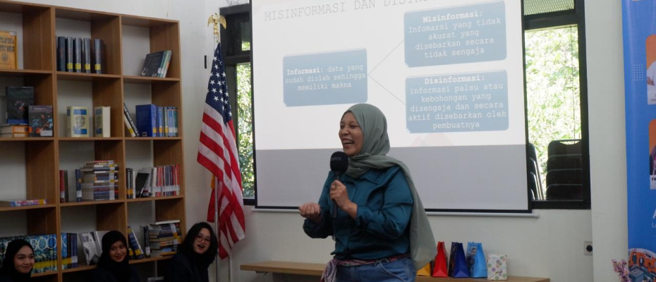 Workshop Literasi Digital di Amcor UMM