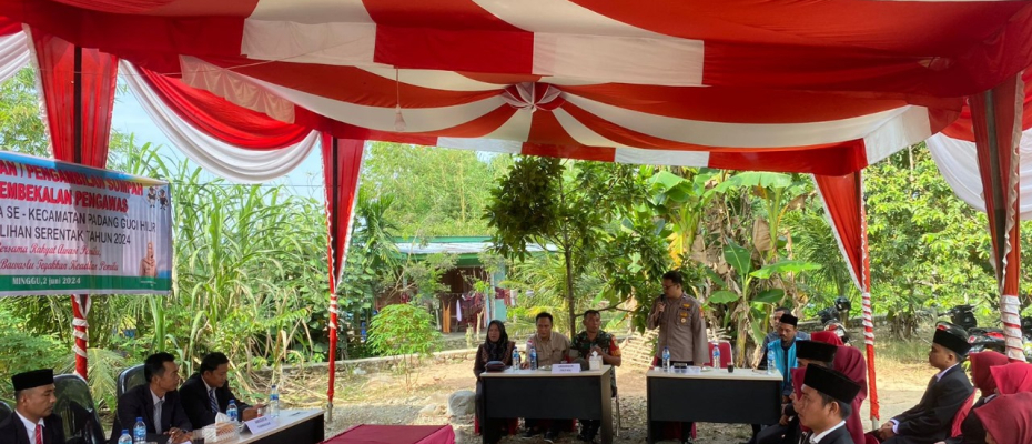 Personel Polsek Kaur Utara Hadiri Pelantikan dan Bimtek Pengawas Kelurahan Untuk Pilkada 2024