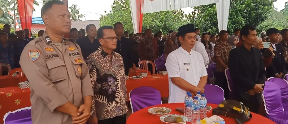 Polisi Hadiri Perpisahan Siswa Siswi XII SMP N 57 Bengkulu Utara
