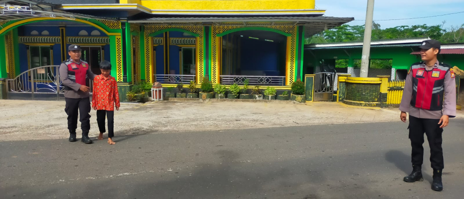 Polsek Batiknau Melaksanakan Pengaturan Lalin di Wilayah Rawan Kemacetan