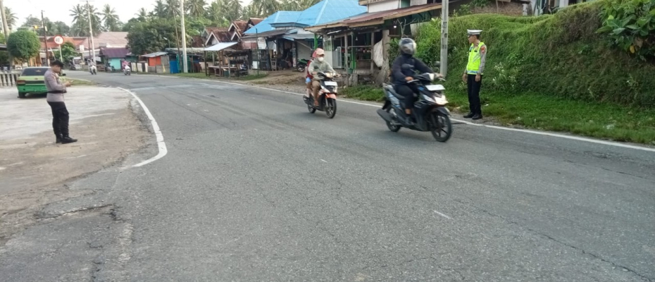 Jelang Peringatan Hari Bhayangkara ke 78, Sat Lantas Polres Kaur Giatkan Pengaturan Lalu Lintas 