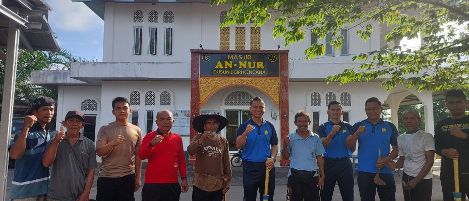 Bakti Religi,  Polsek Ketahun Serentak Bersihkan Tempat Ibadah