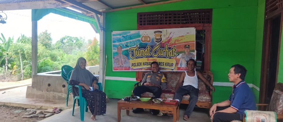 Bersama Warga Desa Ulak Pandan Polsek Nasal Gelar Jumat Curhat