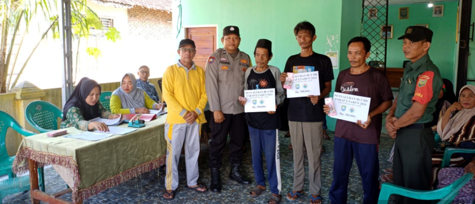 Bhabinkamtibmas Polsek Nasal Monitoring Penyaluran BLT-DD du Desa Suku Tiga 