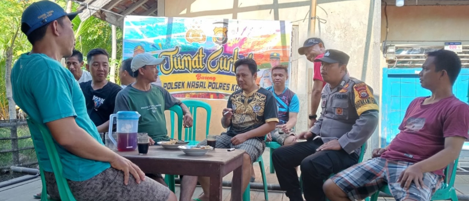 Jalin Kedektan dengan Masyarkat, Bhabinkamtibmas Polsek Nasal Jumat Curhat di Desa Merpas