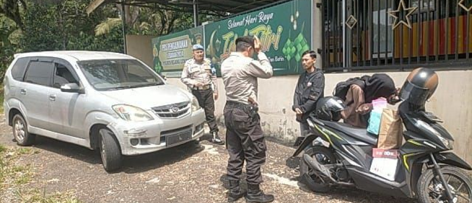 Berikan Pengawalan, Polsek Sindang Kelingi Patroli di Jalan Lintas 