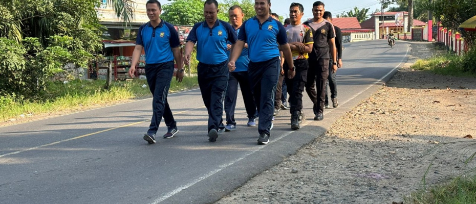 Menjaga Kebugaran, Kapolsek Ketahun Pimpin Olahraga Pagi