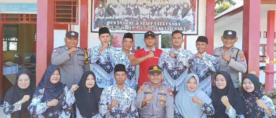 Police Go To School, Kapolsek Giri Mulya Beri Amanat Saat Jadi Pembina Upacara di SMPN 33 BU
