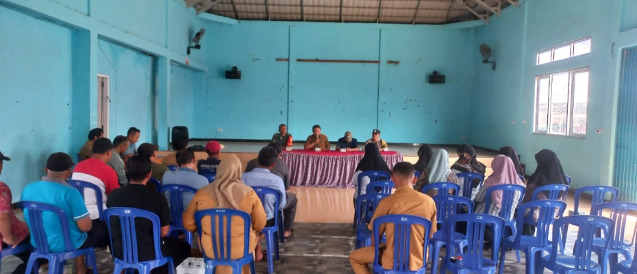 Bhabinkamtibmas Polsek Ketahun Hadiri Rapat Persiapan Peringatan HUT RI ke-79 Di Desa Giri Kencana