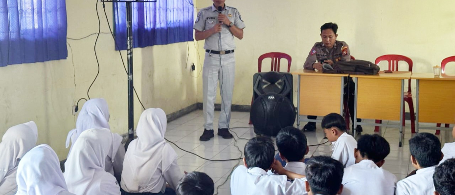 Jasa Raharja Bersama Polres Bengkulu Utara Sosialisasi Pengajar Peduli Keselamatan Lalu Lintas (PPKL) di SMPN 3 Bengkulu Utara
