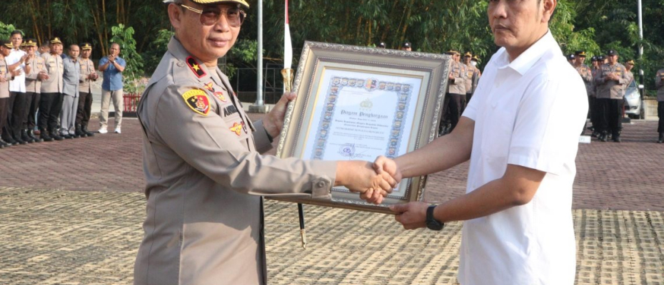 Raih IKPA Sempurna Tahun 2023, Kapolda Serahkan Penghargaan Kepada Dir Reskrimum Polda Bengkulu
