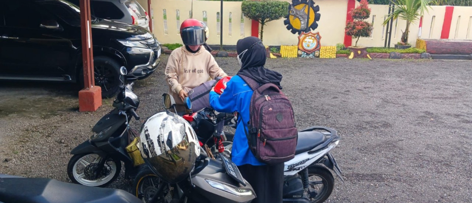 Berikan Keamanan Bagi Penguna Jalan di Jalan Lintas Curup Lubuklinggau, Polsek Sindang Kelingi Lakukan Pengawalan 