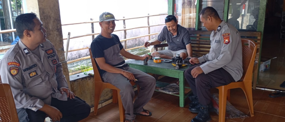 Sambangi Masyarakat Anggota Sat Binmas Polres Kaur Sampaikan Imbauan Kamtibmas