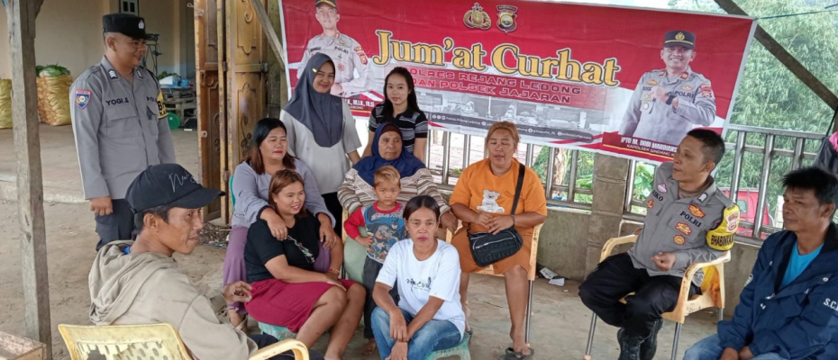 Bhabinkamtibmas Polsek Sindang Kelingi Jumat Curhat Dengarkan Aspirasi Warga 