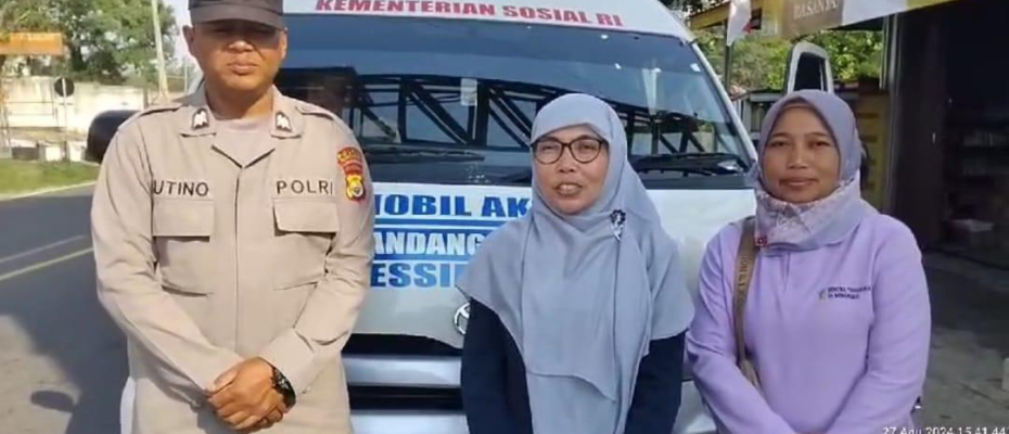 Jaga Kamtibmas Aman di Jalur Lintas, Polsek Sindang Kelingi Berikan Pengawalan kepada Pengendara 