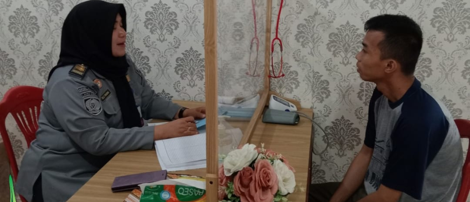 Layanan Prima, Petugas Klinik Pratama Lapas Curup Rutin Lakukan Pemeriksaan Bagi Narapidana