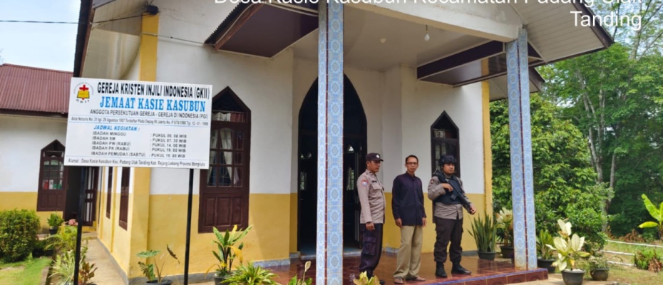 Berikan Rasa Aman dalam Beribadah, Polsek Sindang Kelingi Laksanakan Pengamanan Gereja 