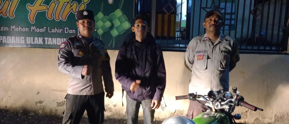 Berikan Keamanan Bagi Pengendara, Polsek Sindang Kelingi Laksanakan Pengawalan 