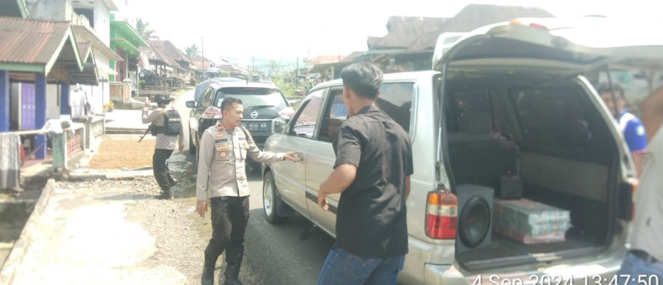 Alami Kerusakan, Polsek Sindang Kelingi Berikan Pengawalan Terhadap Kendaraan BRI 