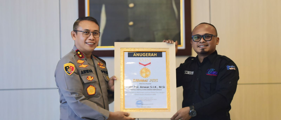 Kapolda Bengkulu Terima Anugerah Sahabat Pers dari SMSI