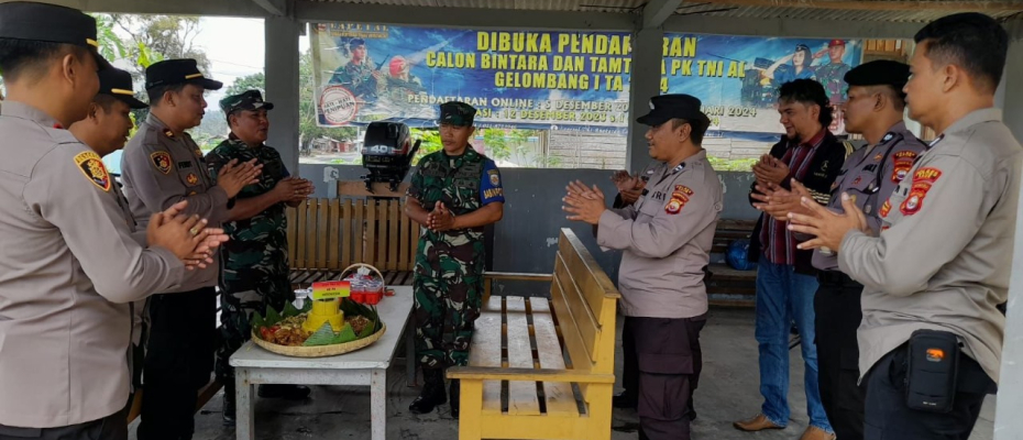 Kompak Jalin Sinergitas, Tiga Kapolsek Jajaran Polres Kaur Berikan Kejutan HUT TNI AL ke-79