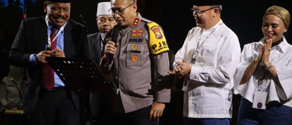 Sambut Pilkada Damai dan Riang Gembira, Kapolda Bengkulu Ajak Kedua Paslon Gub dan Wagub Nyanyi Bareng di Malam Pengundian Nomor Urut