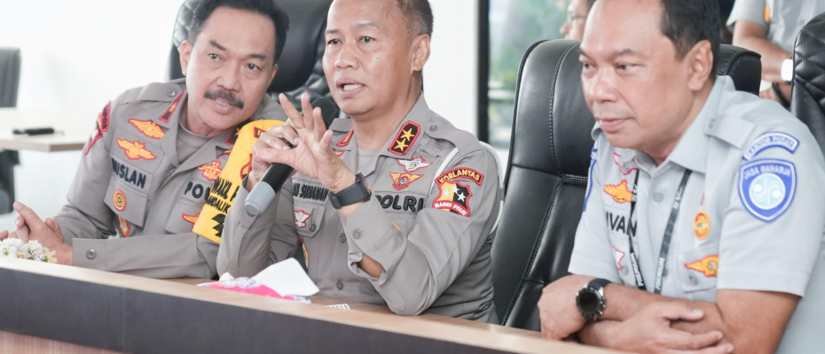 Sukseskan Moto GP Mandalika, Rivan Purwantono dan Kakorlantas PolriCek Kesiapan Pengamanan Personel