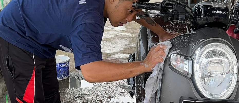 Steam Cuci Motor Warga Binaan Lapas Curup Berikan Layanan Bagi Masyarakat