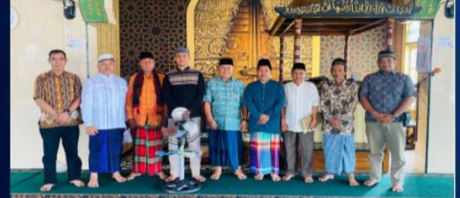 Jumat Curhat Keliling, Kapolres Rejang Lebong Silahturahmi dengan Pengurus Masjid Darussalam Kelurahan Air Rambai 