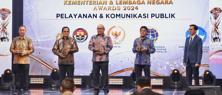 Polri Raih Penghargaan Lembaga Dengan Pelayanan dan Komunikasi Terbaik