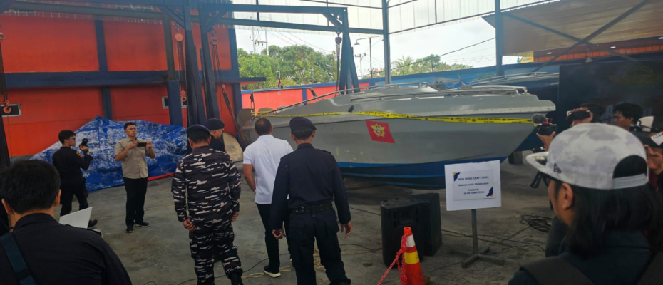Dirkrimsus Polda Kepri Hadiri Kegiatan Konfrensi Pers Penyelundupan Benih Bening Lobster Sebanyak 237.305 Benih Bening Lobster Senilai 23,6 Miliar Rupiah