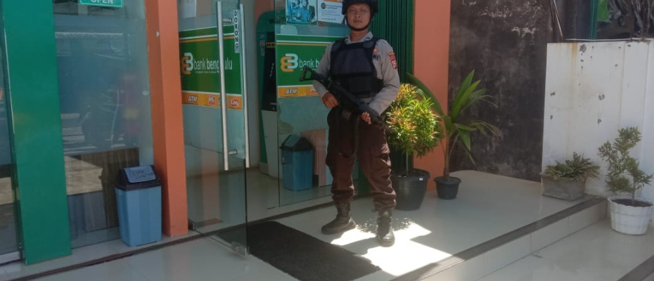 Personel Polsek Nasal Amankan Obyek Vital di Bank Bengkulu Cabang Nasal