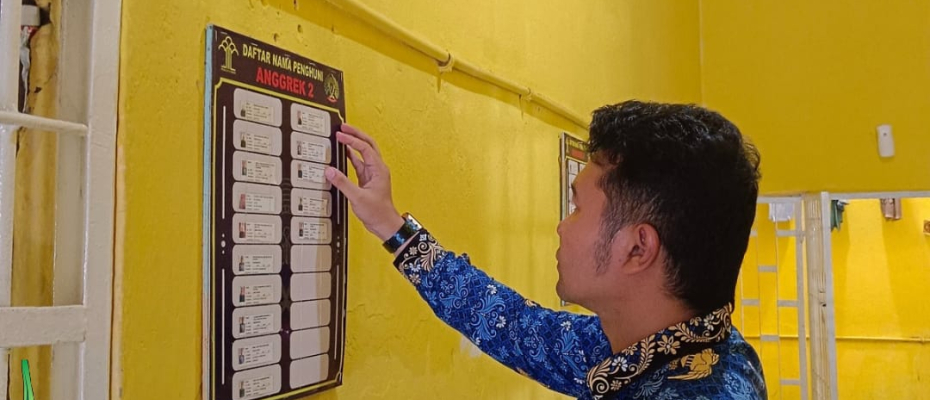 Kontrol Area Paviliun, Petugas Lapas Curup Lakukan Pengecekan Papan Sterek