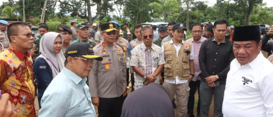Kapolda Bengkulu Bersama Plt. Gubernur dan FKPD Pantau Pelaksanaan Pilkada 2024 di Bengkulu