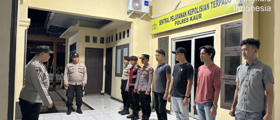 Pastikan Kesiapan Personel, Si Propam Polres Kaur Lakukan Pengecekan Anggota Piket Fungsi Yanmas 