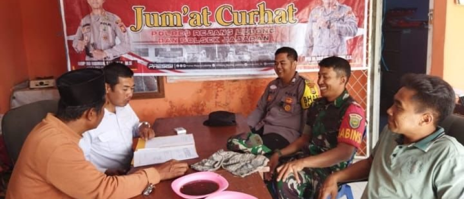 Kapolsek Sindang Kelingi Gelar Jum'at Curhat untuk Keamanan Masyarakat
