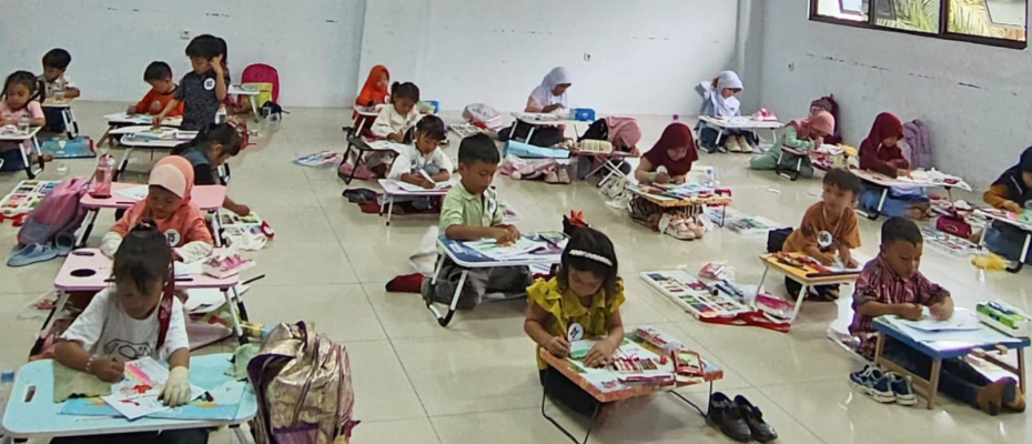 Antusiasme Anak-Anak Tunjukkan Kreativitas Dalam Lomba Mewarnai Hari Pahlawan
