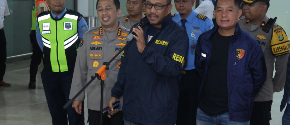 2 Pelaku Kasus Judi Online Libatkan Pegawai Komdigi Tiba di Bandara Soetta