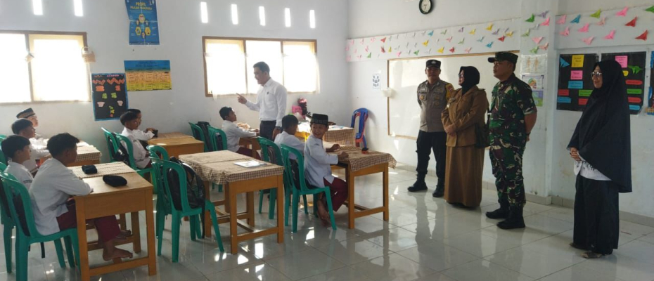 Polsek Sindang Kelingi Laksanakan Kegiatan Police Go to School di SDIT 03 Rejang Lebong
