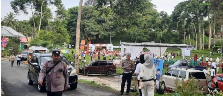 Puluhan Personil Polres Kepahiang Amankan Kegiatan Kampanye  Paslon Cabup dan Cawabup Kepahiang
