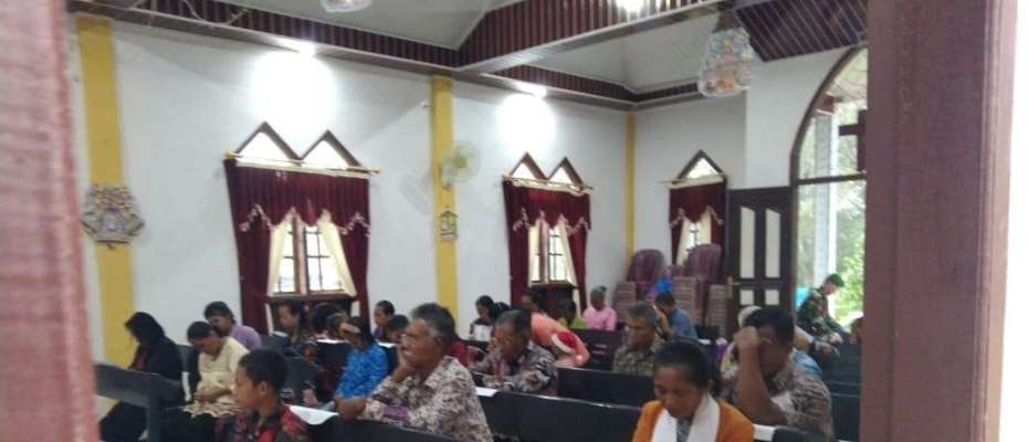 Polsek Padang Ulak Tanding Laksanakan Pengamanan Ibadah di Gereja 
