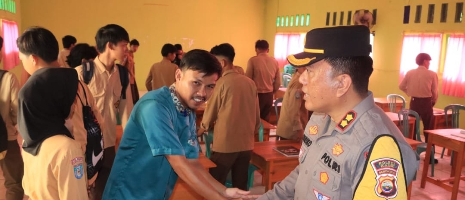 Kapolres Kaur Melaksanakan Sambang Door to Door untuk Pesan Kamtibmas Jelang Pilkada 2024