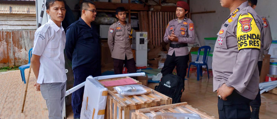 Polres Lebong Laksanakan Pergeseran Logistik Pilkada 2024 ke TPS Terjauh Sungai Lisai 