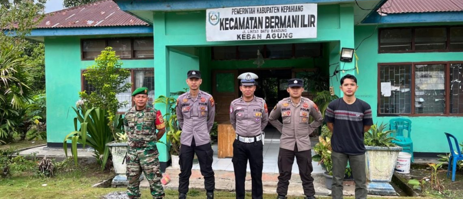 Jaga Keamanan Kantor PPK Kecamatan Merigi, TNI-Polri Berkolaborasi Amankan Logistik Pilkada Pasca Tahap Pungut Suara
