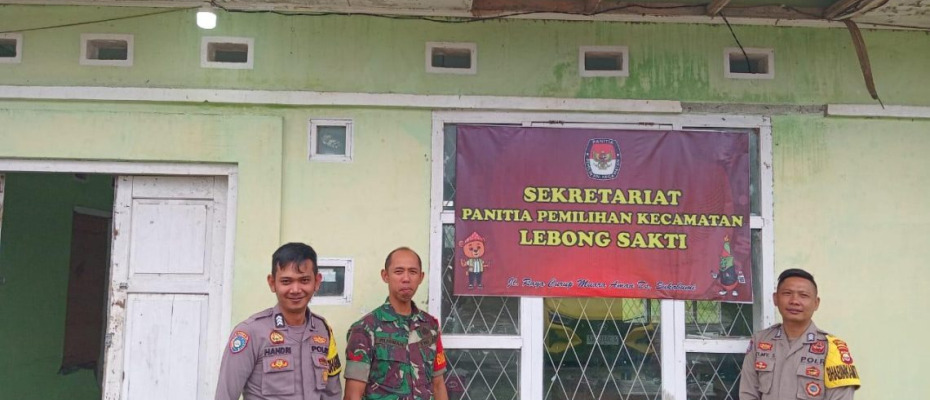 Personel Polres Lebong Bersama TNI Lakukan Pengamanan Surat Suara di PPK Lebong Sakti