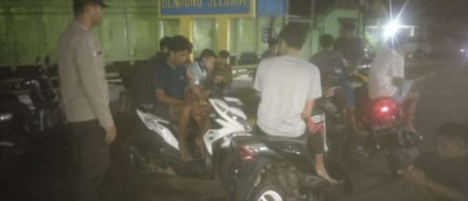 Polsek Seluma Timur Gelar Patroli Dialogis Nusa II untuk Tingkatkan Keamanan Warga