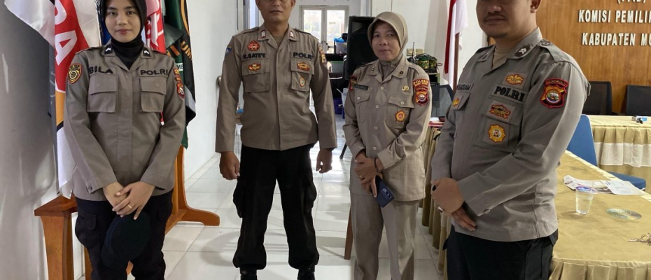 Situasi Kondusif Pasca Pilkada, Polres Mukomuko Tetap Siaga Personel Pam di Kantor KPU