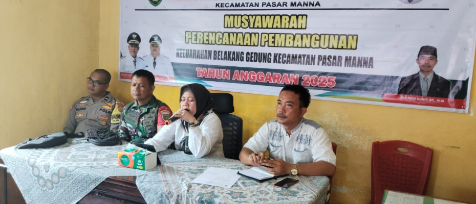 Bhabinkamtibmas Polsek Kota Manna Hadiri Musrenbangdes Tahun 2025 di Kelurahan Belakang Gedung