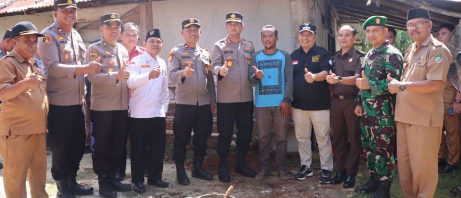 Polres Seluma Laksanakan Peletakan Batu Pertama Program Bedah Rumah di Desa BP 1 Sukaraja