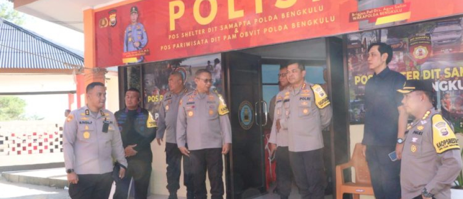 Kapolda Bengkulu Pantau Aktivitas Warga di Pantai Panjang Menjelang Akhir Operasi Lilin Nala 2025